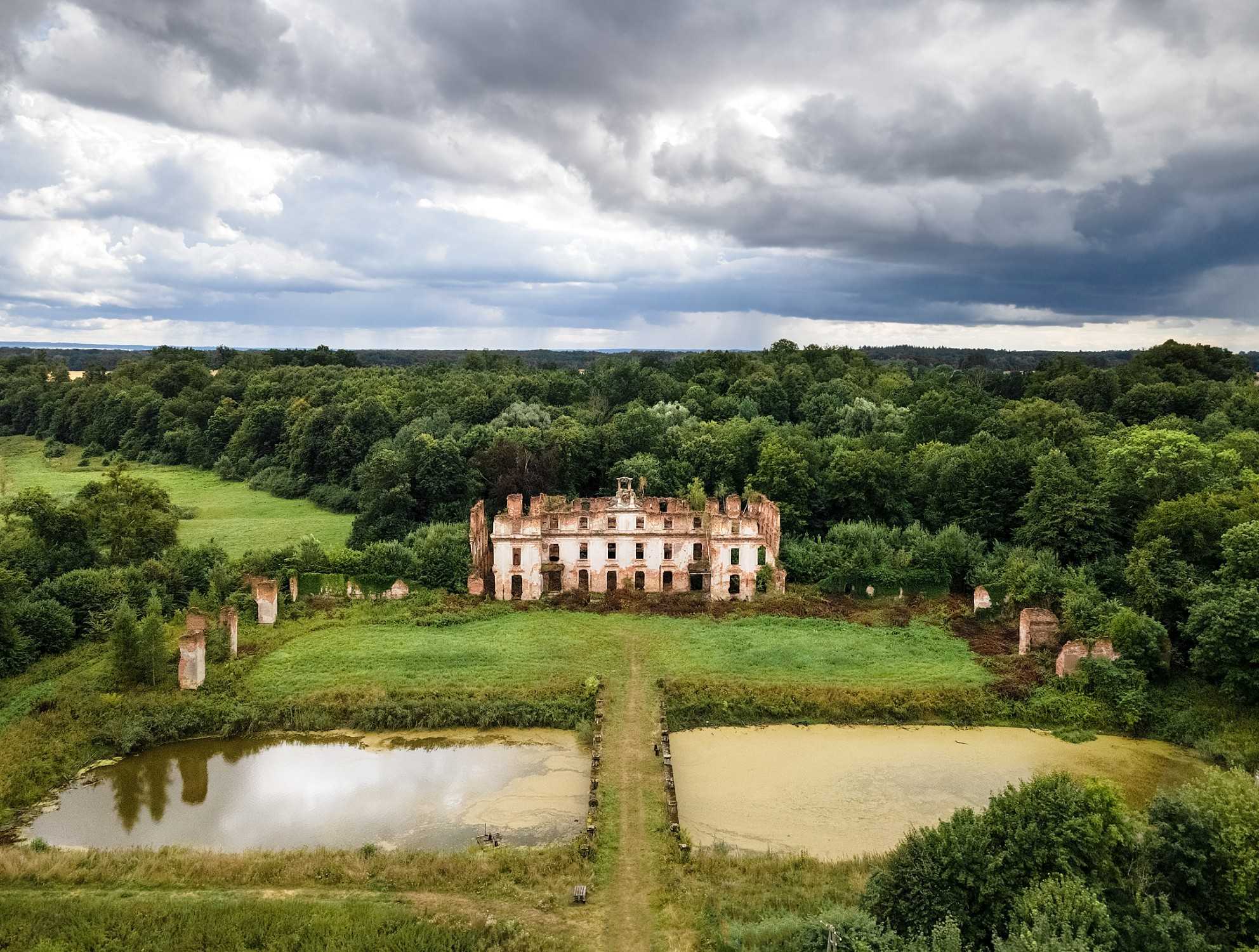 Fotos Ruins of Schlobitten Castle for sale, Slobity Poland