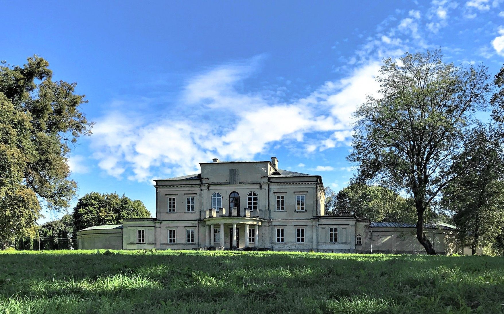 Fotos Beautiful castle complex Dołhobyczów, southeastern Poland