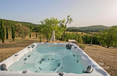 Finca en venta Sarteano, Toscana, RIF 3005 Whirlpool mit Panoramablick