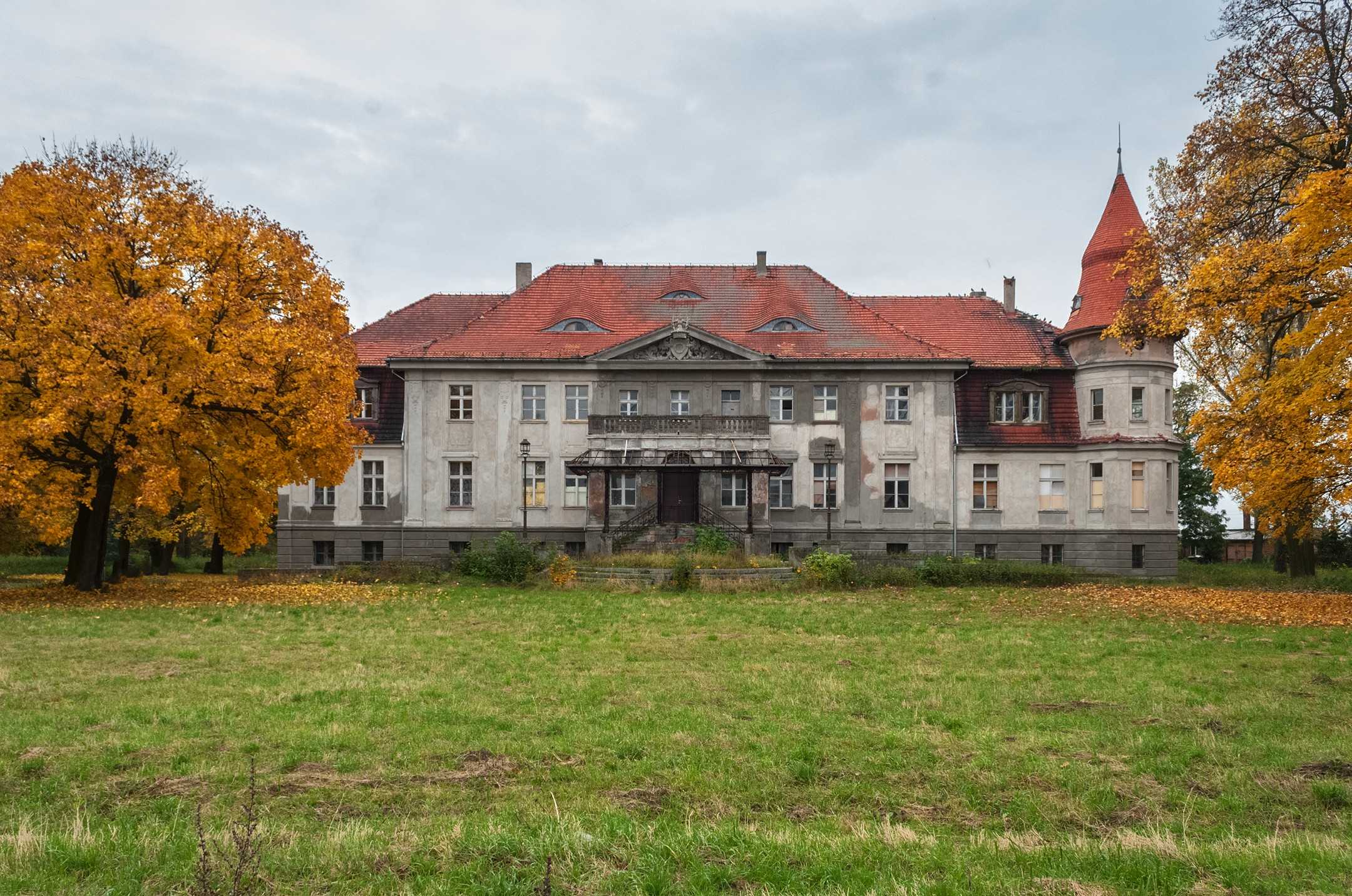 Fotos Preciosa casa señorial neobarroca en Karczewo