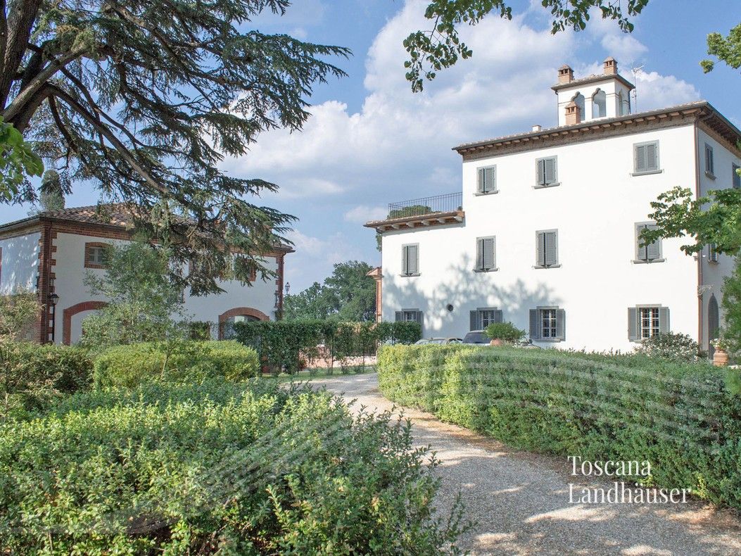 Fotos Villa histórica cerca de Arezzo con viñedo y olivar