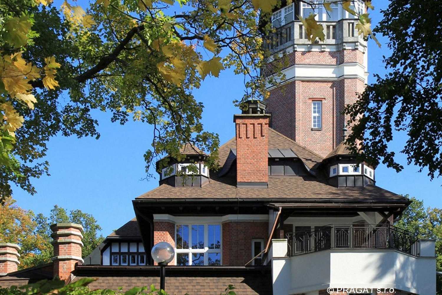 Fotos Villa con torre en el bosque cerca de Karlovy Vary