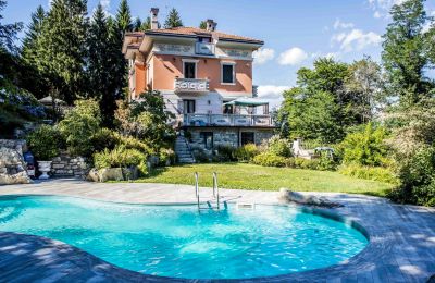 Inmuebles con carácter, Su Refugio de Lujo Privado: Villa en las Colinas de Stresa