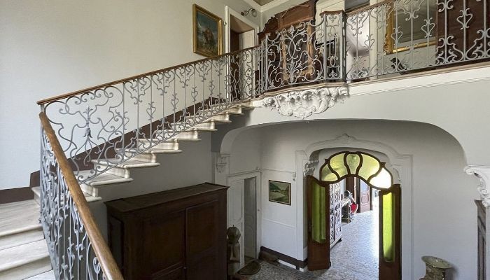 Villa histórica Verbano-Cusio-Ossola, Intra