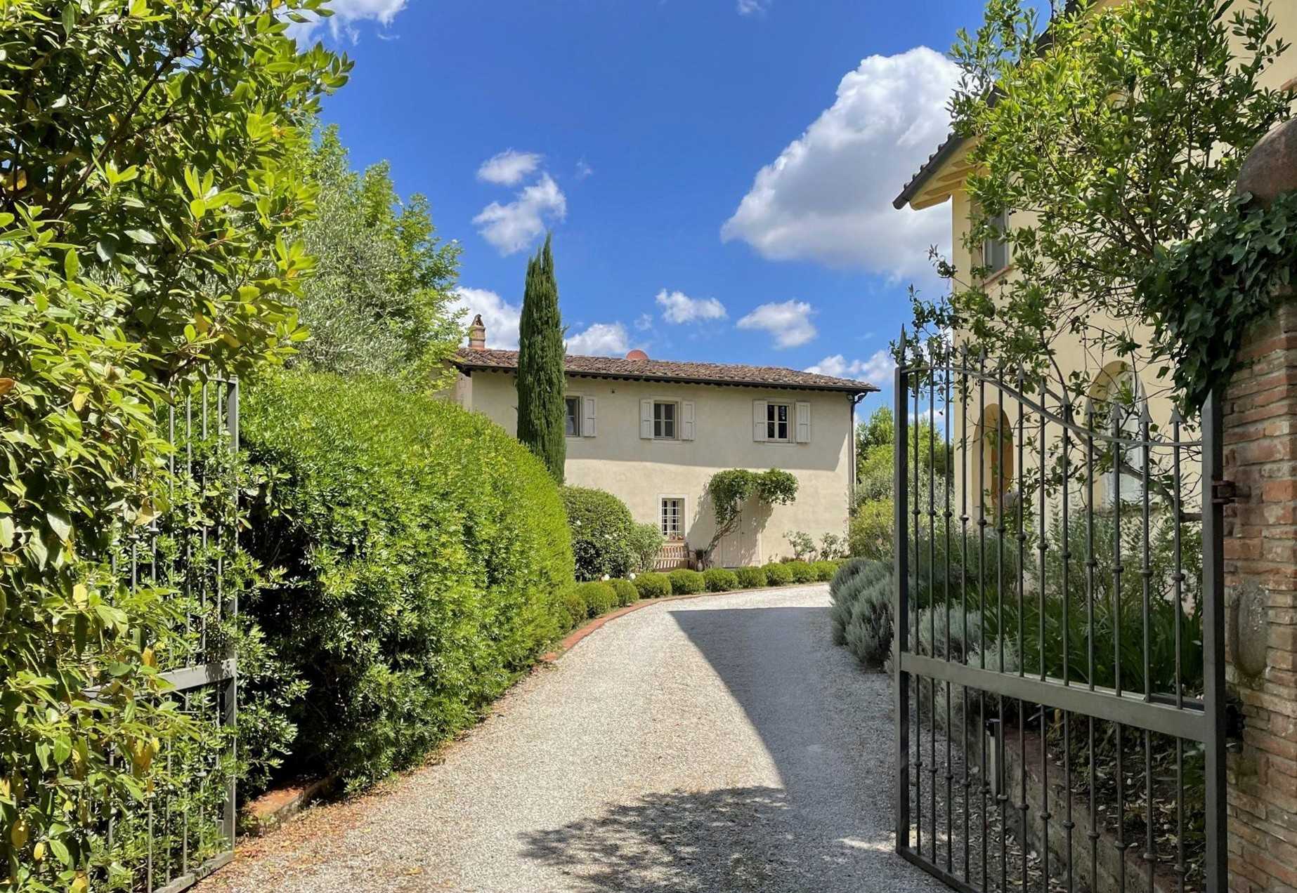 Fotos Villa con 7 hectáreas de terreno entre Pisa y Florencia