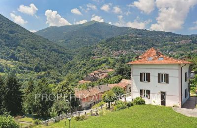 Villa histórica en venta Dizzasco, Lombardía, Vista