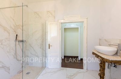 Villa histórica en venta Dizzasco, Lombardía, Cuarto de baño