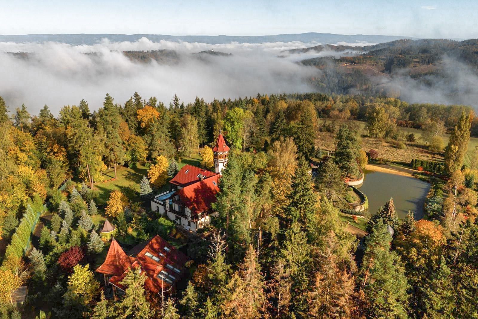 Fotos Mansión cerca de Karlovy Vary en un lugar aislado