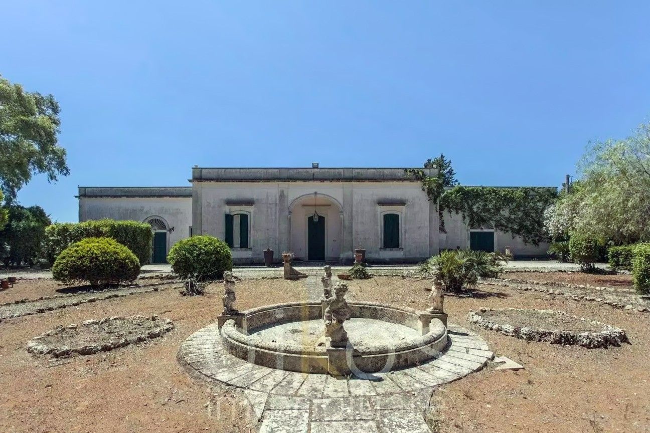 Fotos Villa histórica con piscina y jardín cerca de Lecce