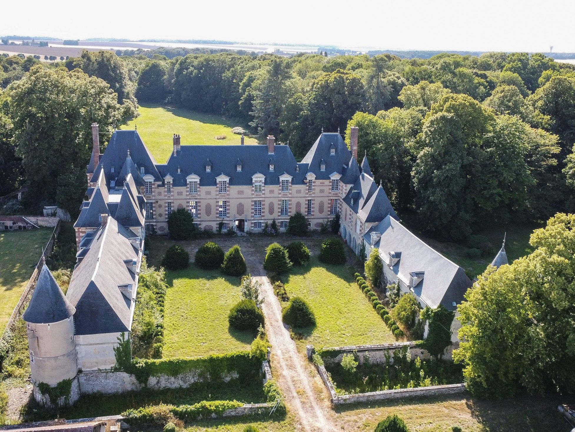 Fotos Château Louis XIII: castillo en Normandía, cerca de París