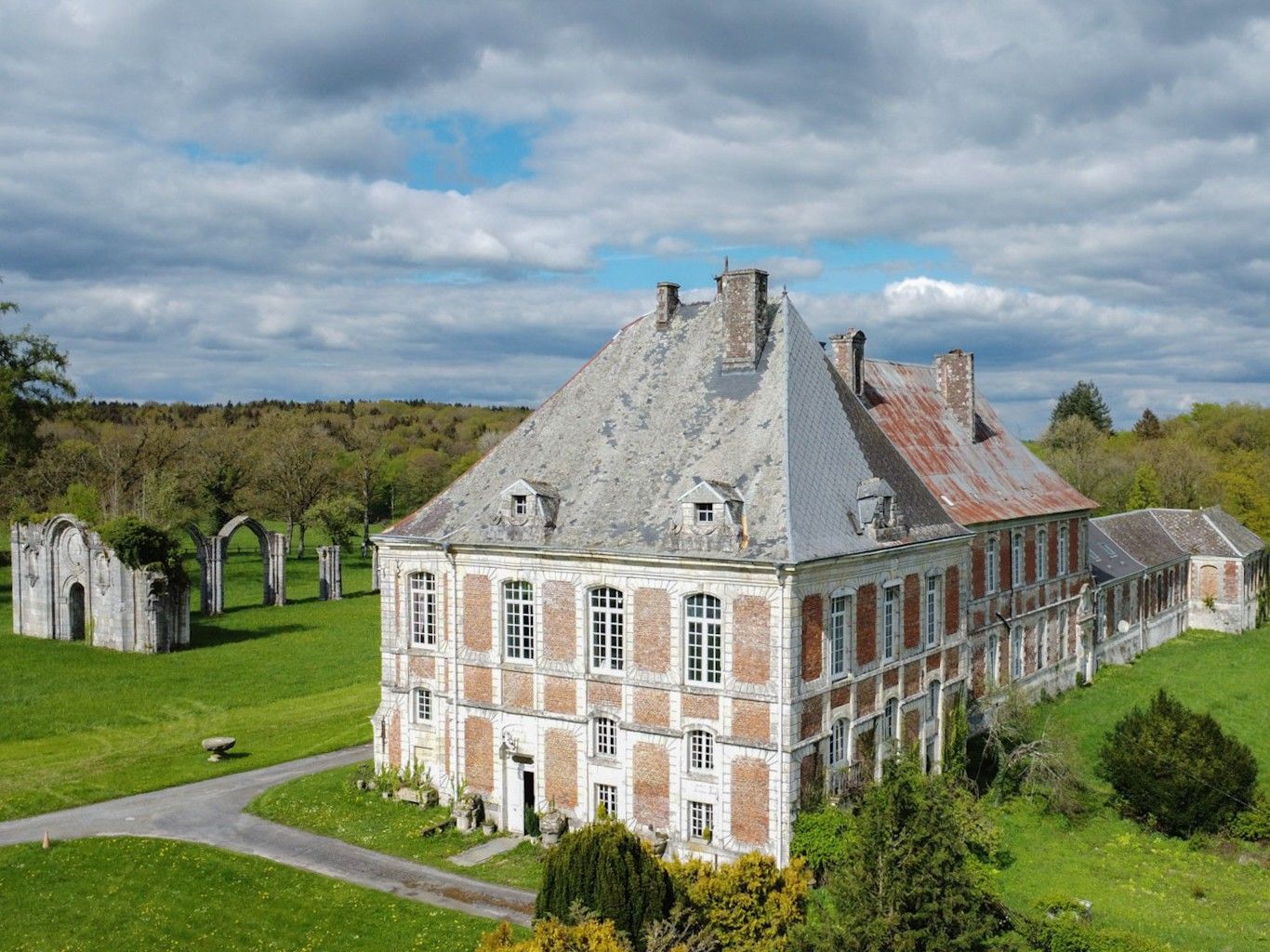 Fotos Antiguo monasterio en las Ardenas, región franco-belga