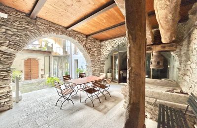 Casa señorial en venta 28824 Oggebbio, Località Rancone, Piamonte, Innenhof mit Weinpresse