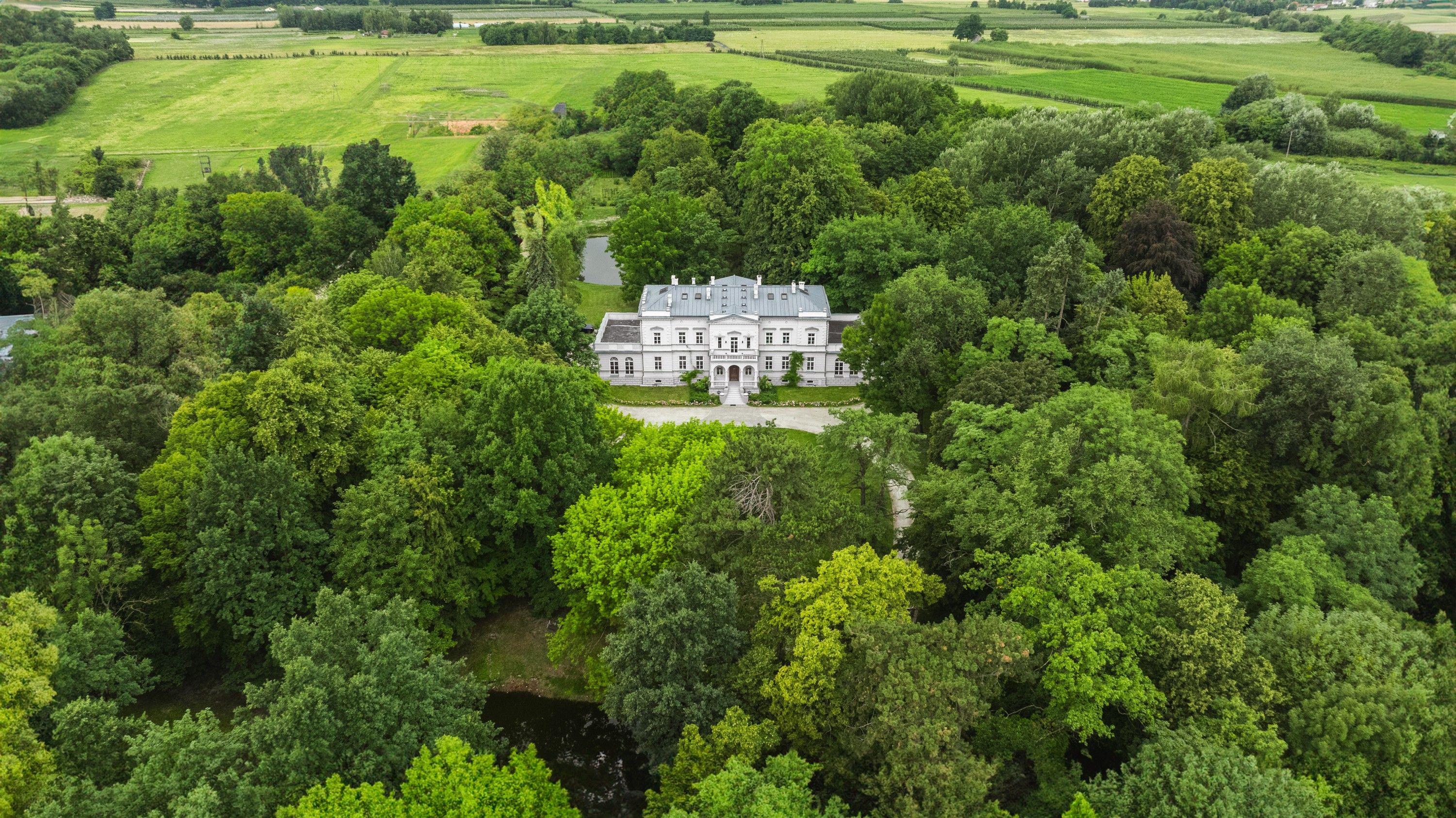 Fotos Exclusivo palacio con parque cerca de Varsovia