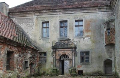 Palacio en venta Osetno, Pałac w Osetnie, Voivodato de Baja Silesia, Patio