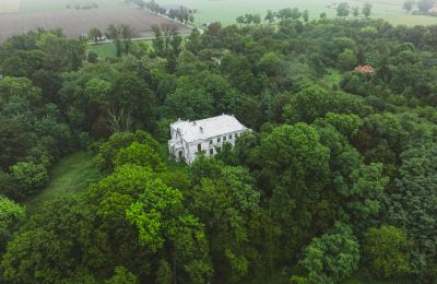 Inmuebles con carácter, Casa señorial ecléctica con 76 hectáreas de bosque y pradera