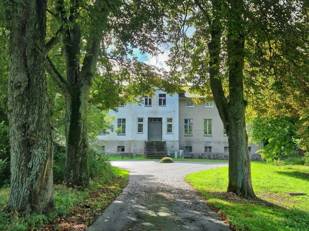 Fotos Entre bosques y prados: Casa señorial en un lugar aislado