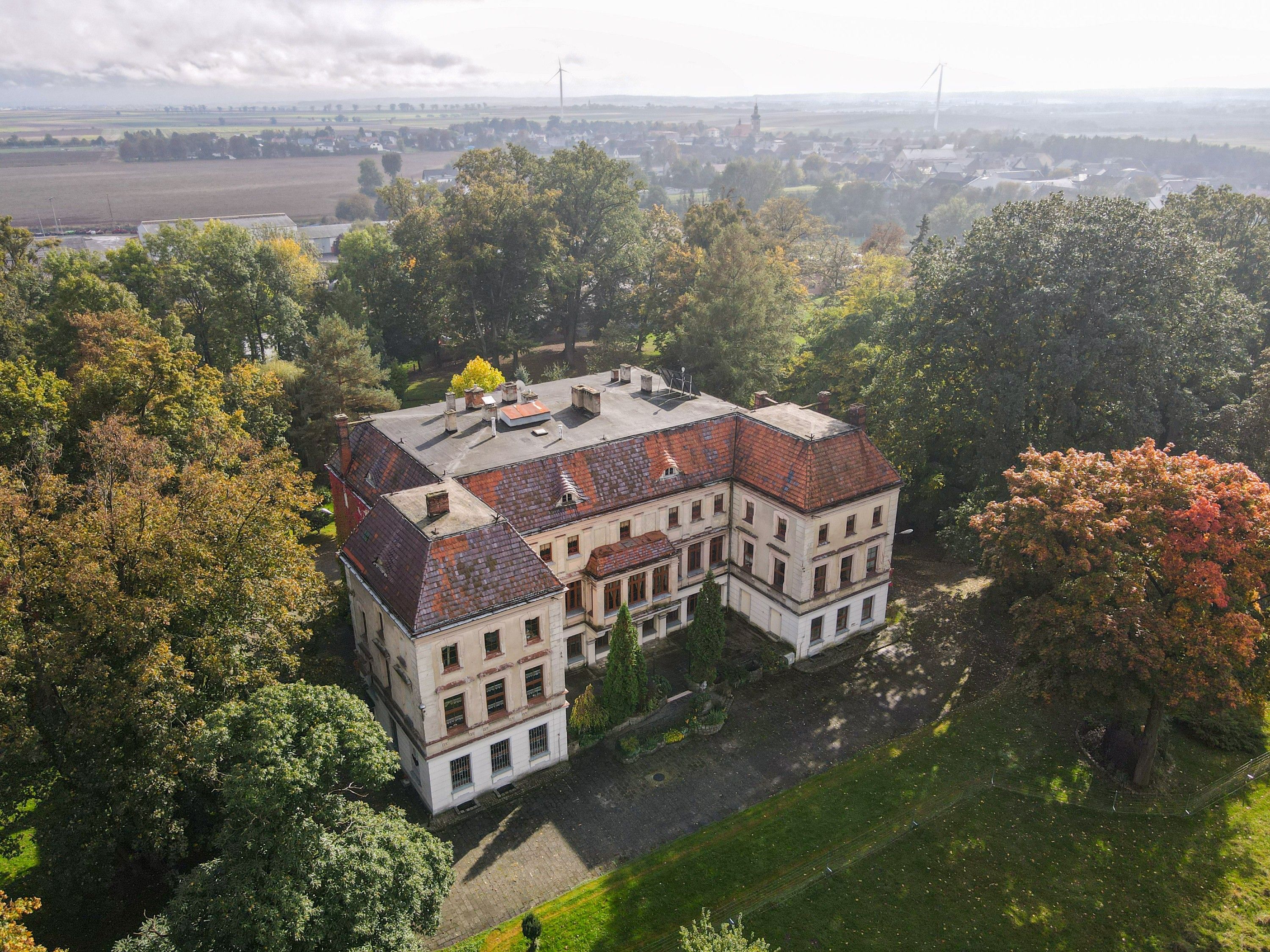 Fotos Palacio clasicista neobarroco en Silesia - Pałac w Wojnowicach