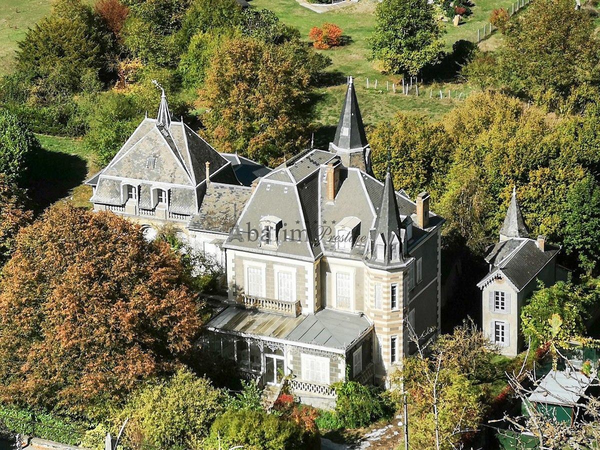 Fotos Casa señorial con vistas a la montaña, jardín y elegantes dependencias