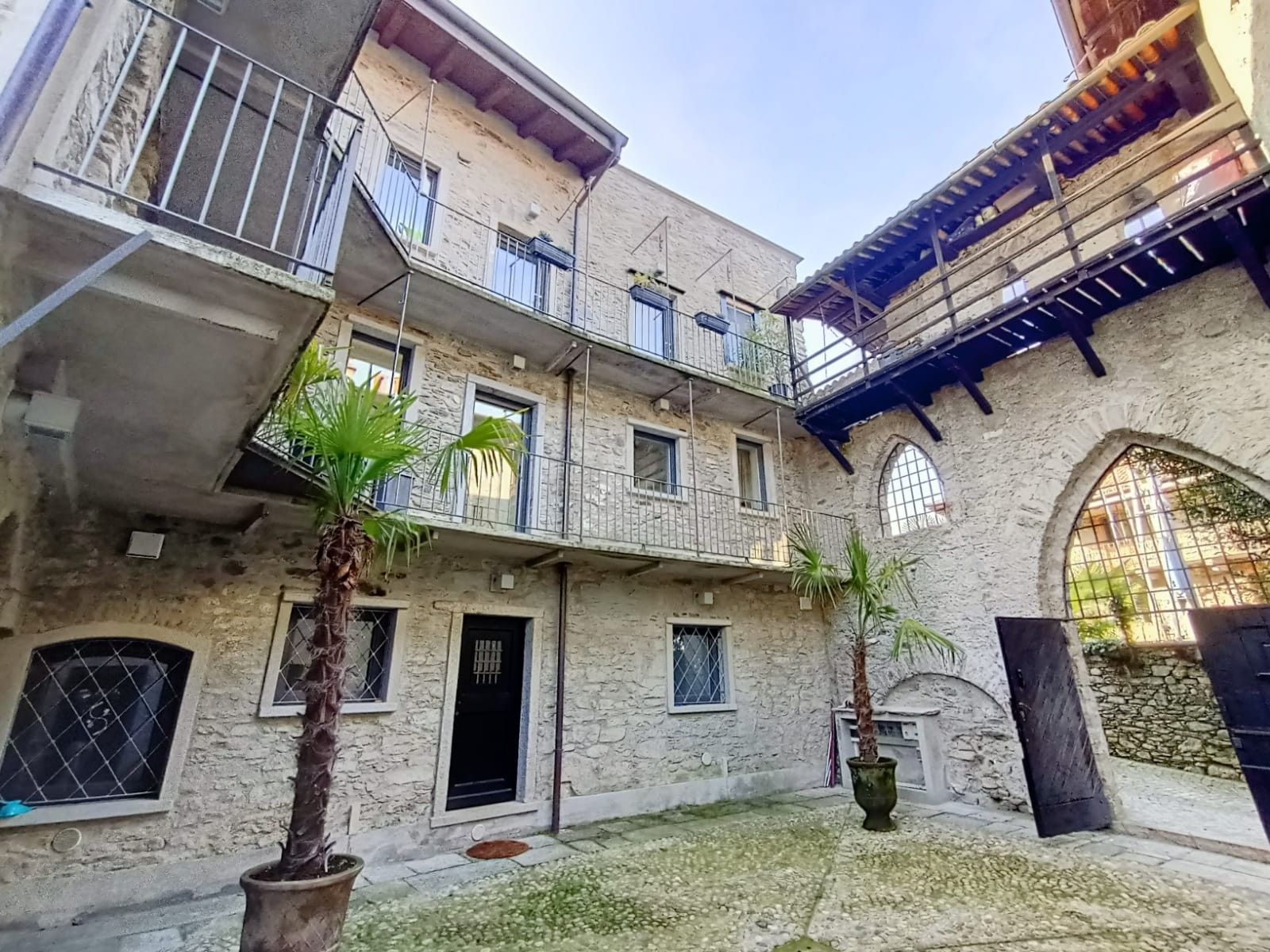 Fotos Propiedad histórica recientemente renovada en Stresa con vistas al lago