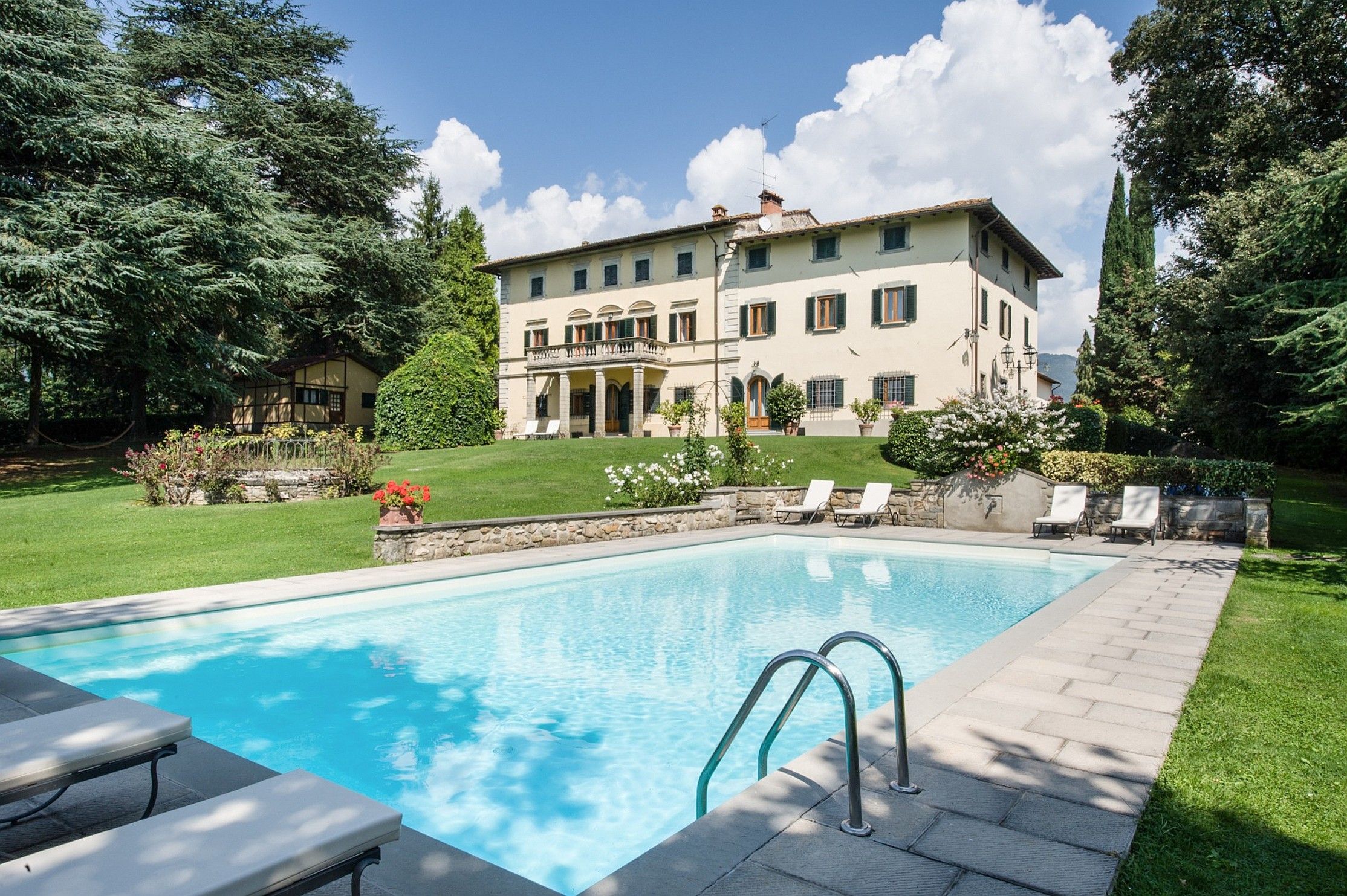 Retiro Campestre en la Toscana con anejos y 12 hectáreas de terreno, Villa histórica en venta