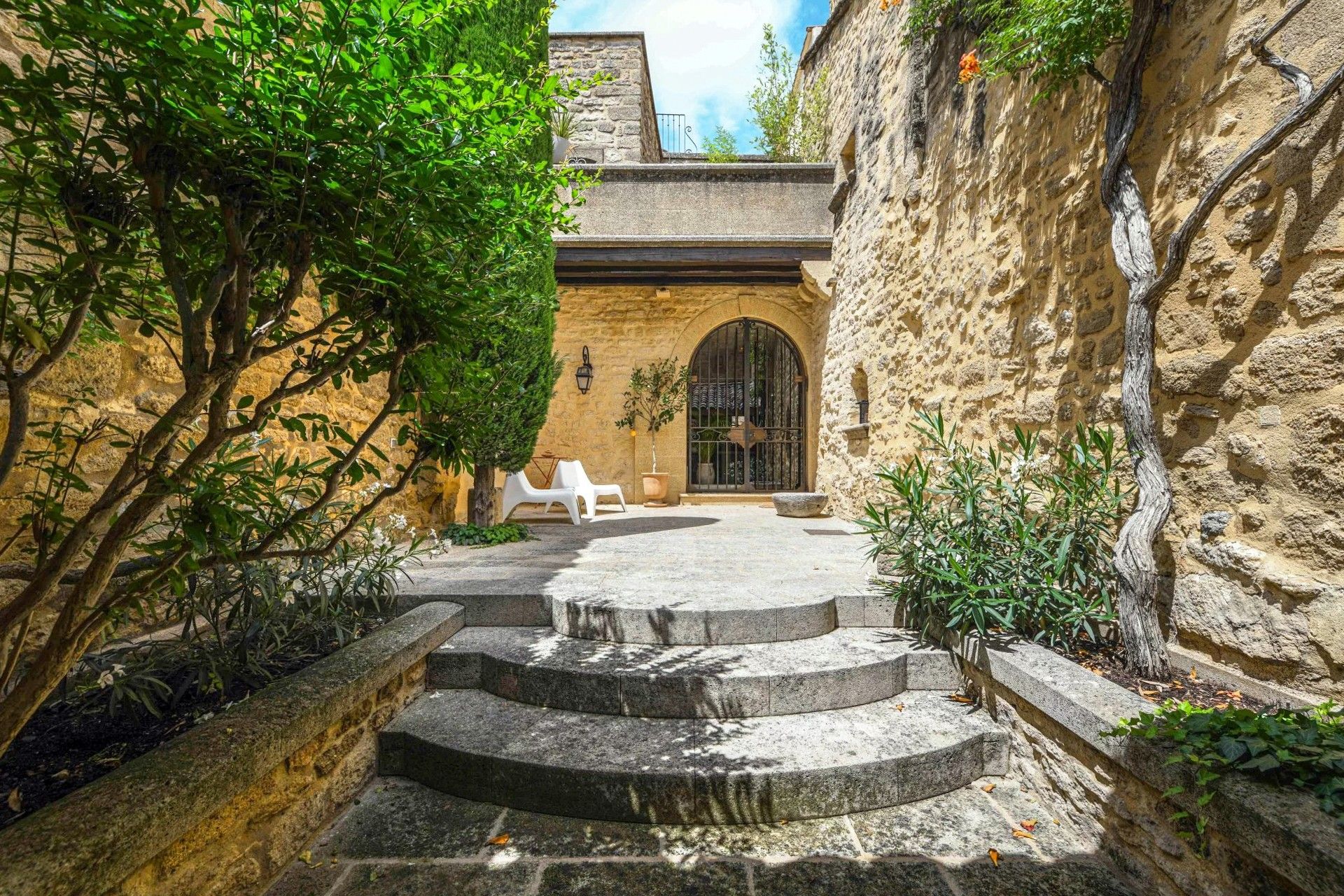 Fotos Elegante propiedad de piedra en un pueblo medieval con patio privado y apartamento de invitados