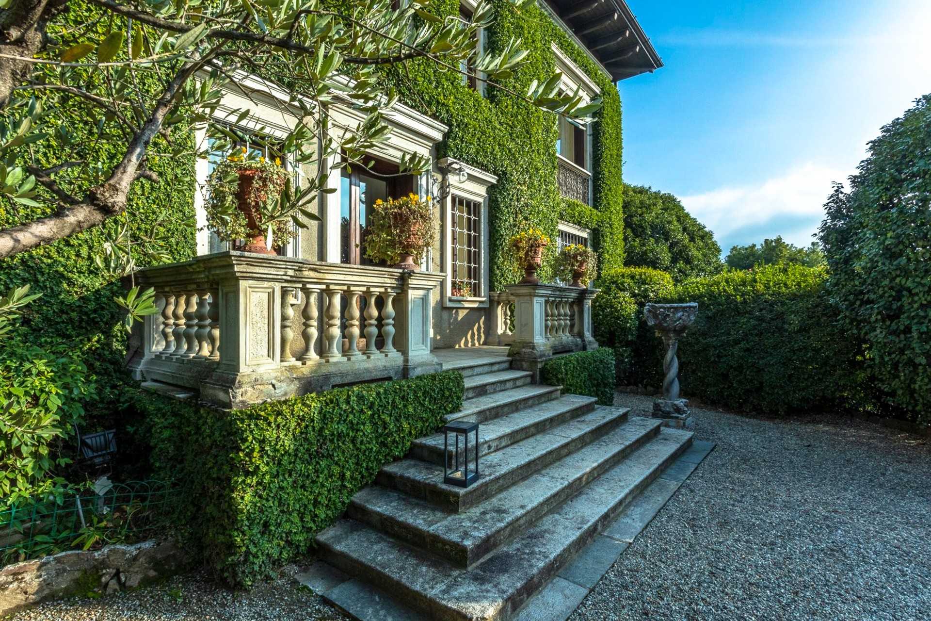 Fotos Verbania Lago Maggiore Prestigiosa Villa d'epoca con Parco secolare e Piscina