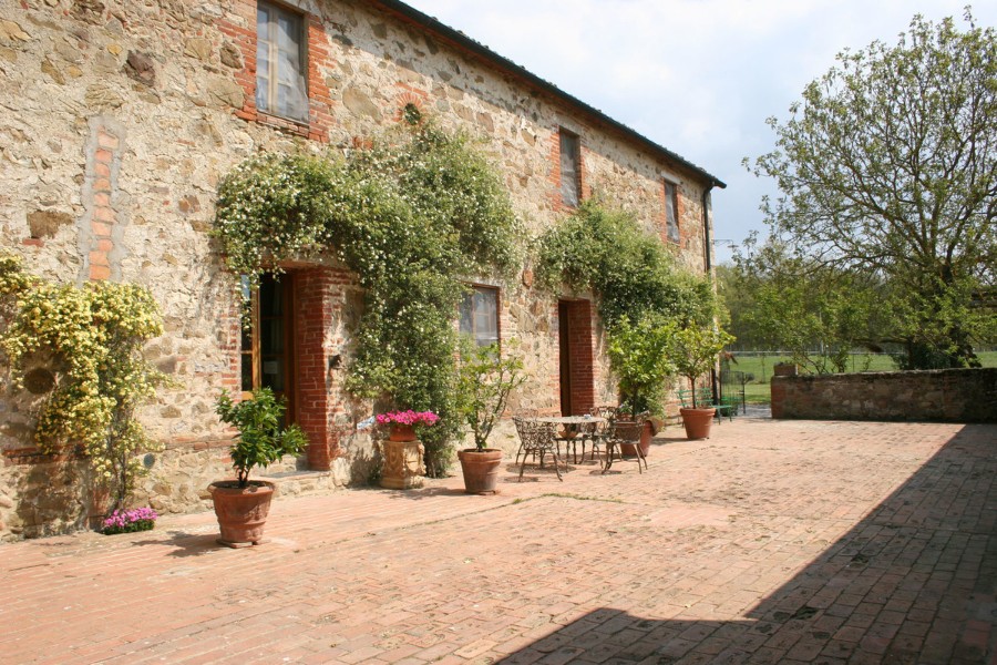 Fotos Reiterhof mit vollrenoviertem Natursteinanwesen im Chianti mit 15 ha Land