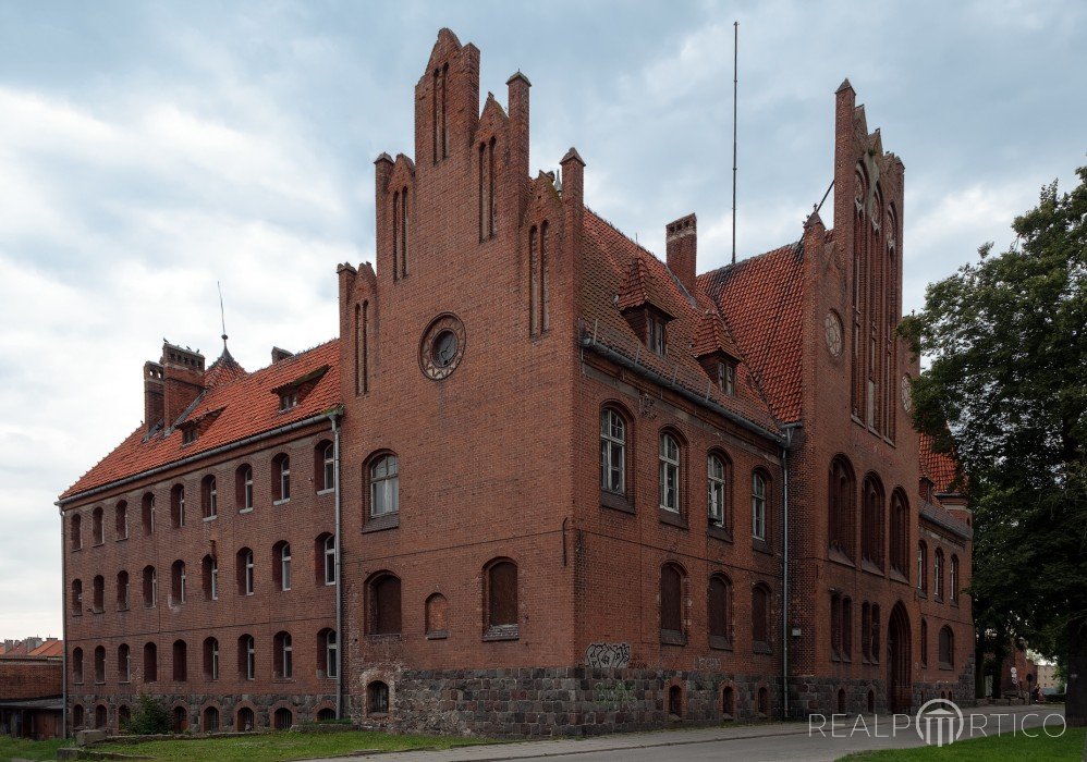 Entwicklungsimmobilien: Historisches Schulgebäude in Pommern, Polonia