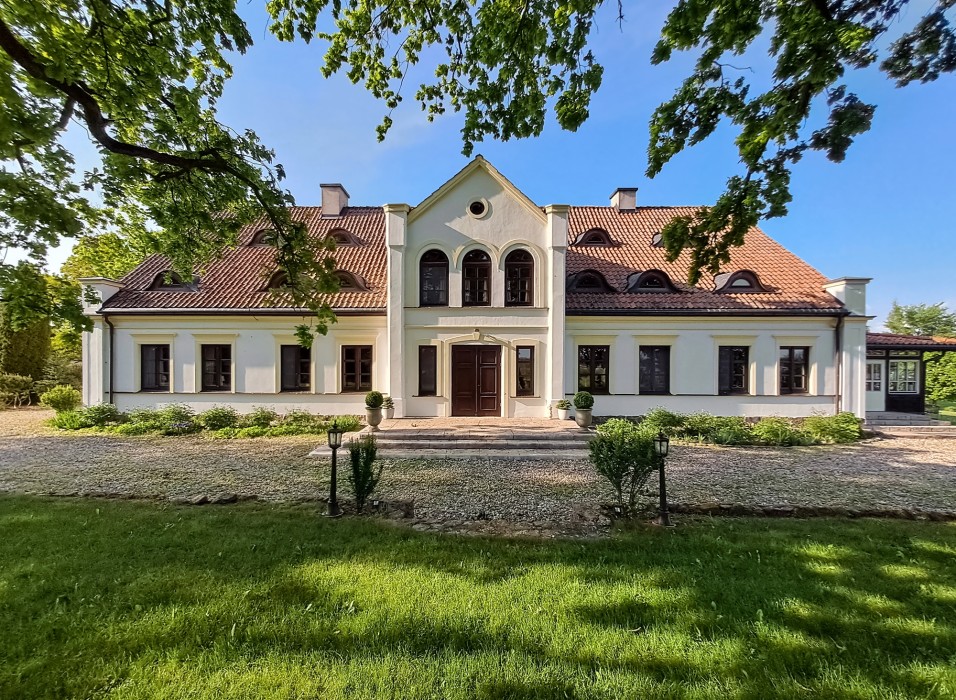 Gutshaus Mioduńskie bei Giżycko, Mioduńskie