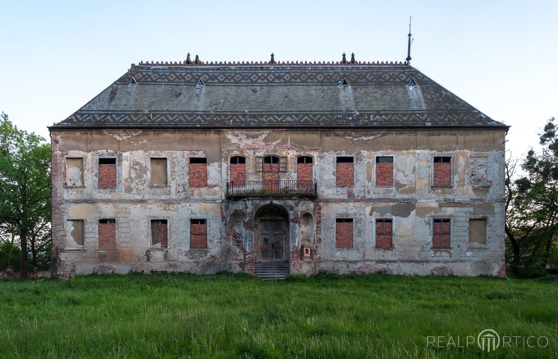 Oppeln: Palast in Osiek Grodkowski (Osegg), Osiek Grodkowski