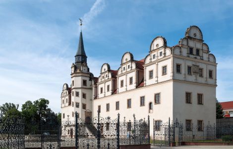 /pp/public_domain/thumb-deutschland-sachsen-anhalt-dessau-schloss-johannbau.jpg